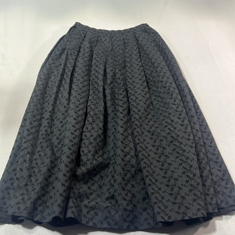 Neiman Marcus black midi skirt size 6 - Picture 3 of 10